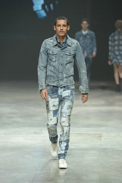 Look 43